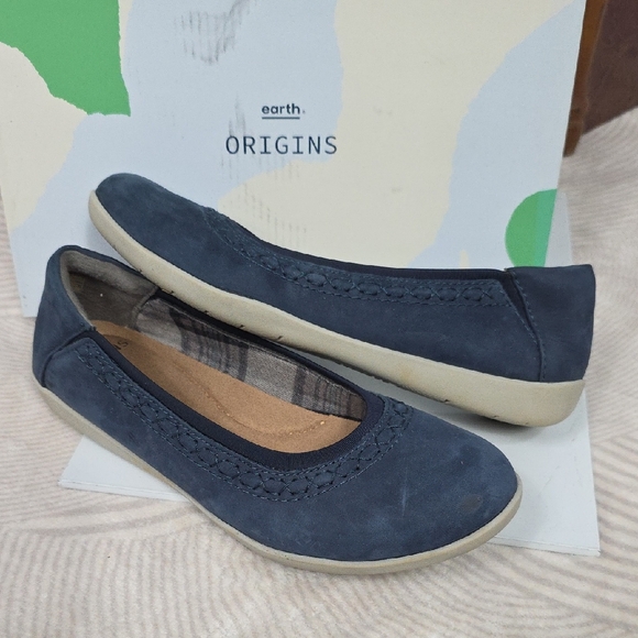 Earth Origins Women's Navy Flats - Picture 2 of 13